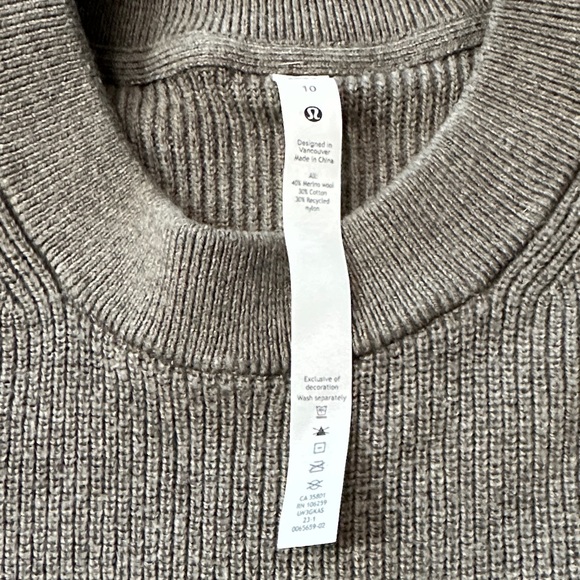 lululemon athletica Men's Charcoal Crewneck Sweater - Picture 7 of 14